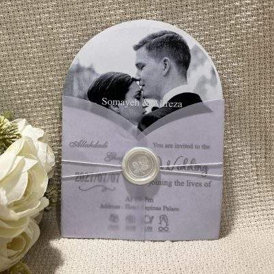 کارت عروسی A445 یکی از محصولات شیک و جذاب برای زوج‌هایی است که به دنبال طراحی مینیمال و در عین حال خاص و زیبا برای کارت عروسی خود هستند.