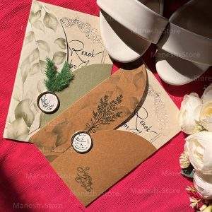 کارت عروسی A130: ترکیبی از سادگی، زیبایی و مقرون‌به‌صرفگیانتخاب کارت عروسی یکی از مهم‌ترین بخش‌های برنامه‌ریزی مراسم ازدواج است. کارت دعوت نه‌تنها برای اطلاع‌رسانی به مهمانان استفاده می‌شود، بلکه نشان‌دهنده سبک و سلیقه شما در انتخاب جزئیات مراسم نیز هست. اگر به دنبال یک کارت عروسی خاص، ترند و درعین‌حال اقتصادی هستید، کارت عروسی A130 بهترین گزینه برای شماست. این کارت در سال ۱۴۰۴ یکی از پرفروش‌ترین و محبوب‌ترین مدل‌ها در پیج منش استور بوده و به دلیل طراحی منحصربه‌فرد و مقرون‌به‌صرفگی، توجه بسیاری از عروس و دامادها را به خود جلب کرده است.
