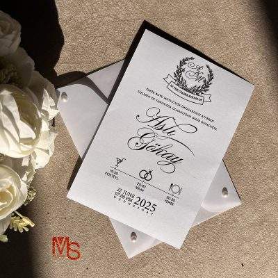 کارت عروسی A459M | ظرافت اروپایی، عکس عاشقانه، قیمتی اقتصادیدر دنیای امروزی که همه‌چیز با سرعت در حال تغییر است، هنوز هم لحظه‌هایی وجود دارند که ارزش آن‌ها نه‌تنها کم نمی‌شود بلکه با گذشت زمان بیشتر هم حس می‌شود. یکی از این لحظات ناب، دعوت به مراسم عروسی است.