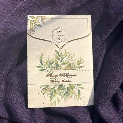 کارت عروسی مینیمال مدل 1103 با طراحی ساده و آماده، انتخابی اقتصادی، شیک و بدون نیاز به مونتاژ است. چاپ کارت تنها پس از تایید مشتری انجام می‌شود.