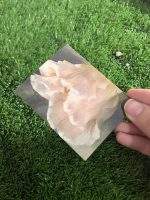 کارت دعوت عقدکنان اقتصادی؛ سادگی شیک برای لحظه‌ای ماندگار عقدکنان یکی از شیرین‌ترین، احساسی‌ترین و مهم‌ترین لحظات زندگی هر زوج جوان است. مراسمی که آغاز یک زندگی مشترک را با عشق، احترام و تعهد جشن می‌گیرد. در این مراسم معمولاً تعداد مهمانان محدودتر و فضای مراسم صمیمی‌تر است، و به همین دلیل کارت دعوتی که برای آن در نظر گرفته می‌شود، باید دقیقاً همین حس و حال را منتقل کند. کارت دعوت عقدکنان اقتصادی منش استور با طراحی زیبا، چاپ افست حرفه‌ای و قیمت مقرون‌به‌صرفه، انتخابی هوشمندانه برای این شب خاص است.