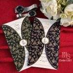 کارت عروسی مخملی سبز و سرمه‌ای با طلاکوب روی پاکت و جنس مقوای ایرانی، انتخابی زیبا و اقتصادی برای عروس‌ودامادها. قیمت مناسب و ظاهر شیک.